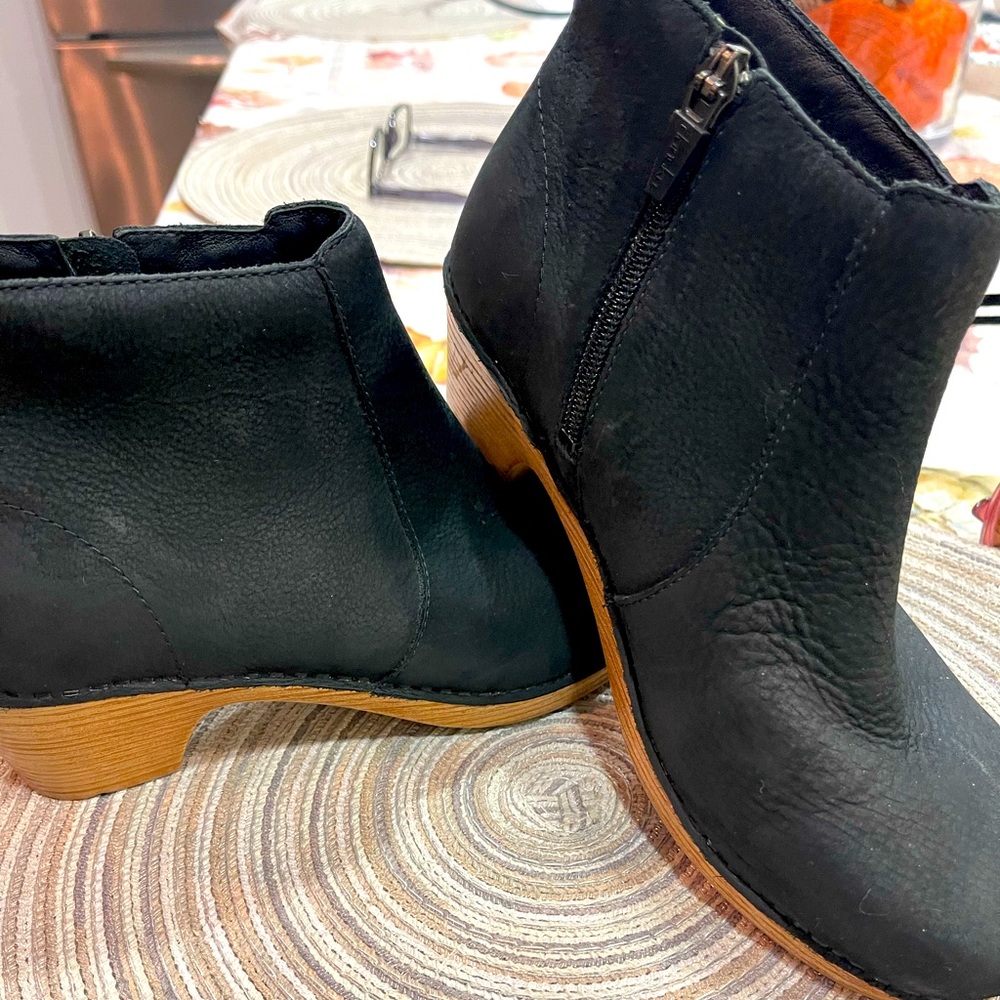 Dansko booties 39 black leather